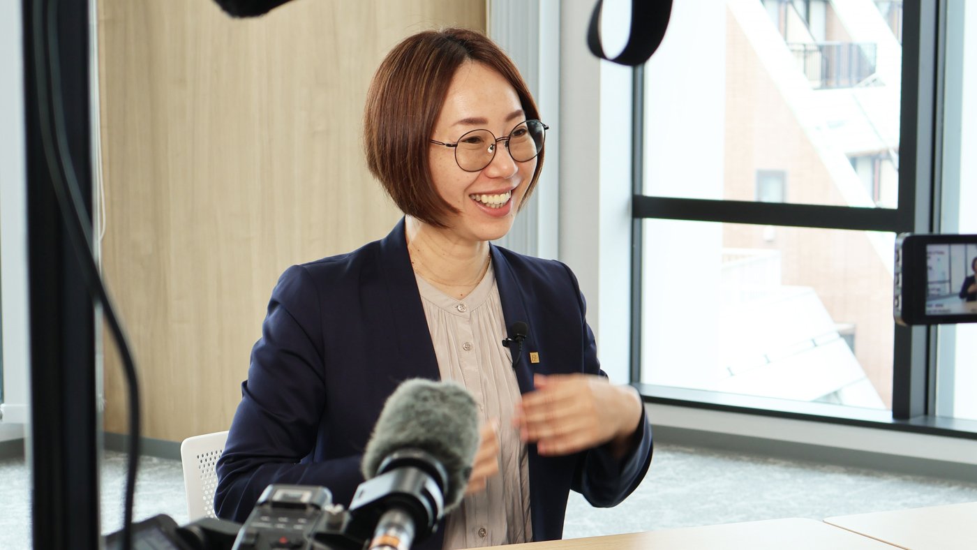 息子さんとのエピソードを楽し気に話す島野ゆかりFP