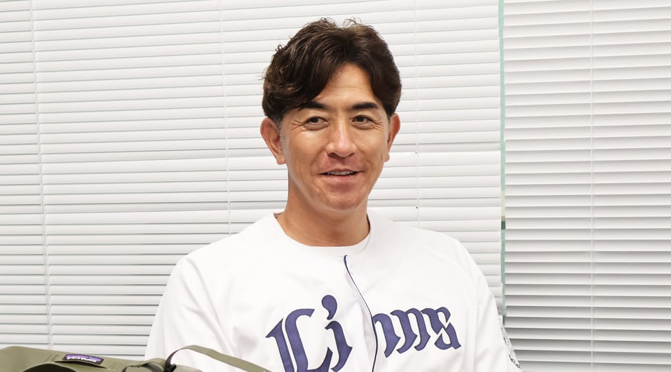 ライオンズユニフォーム姿のGG佐藤さん