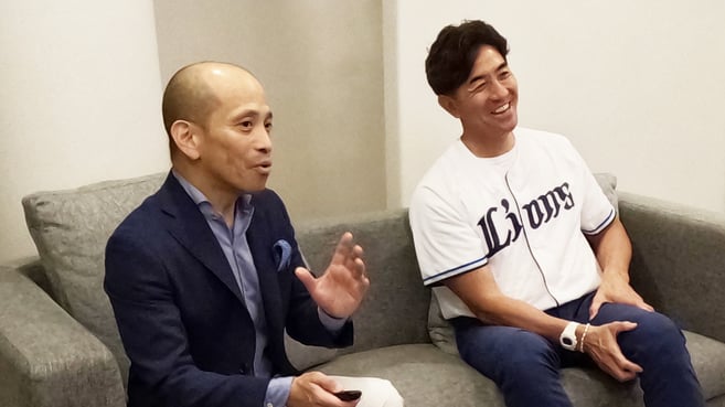 ライフラインチャートを見ながら対話する丸山明仁FPとGG佐藤さん